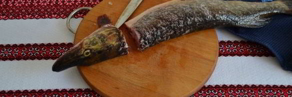 фаршированная щука с салом в духовке