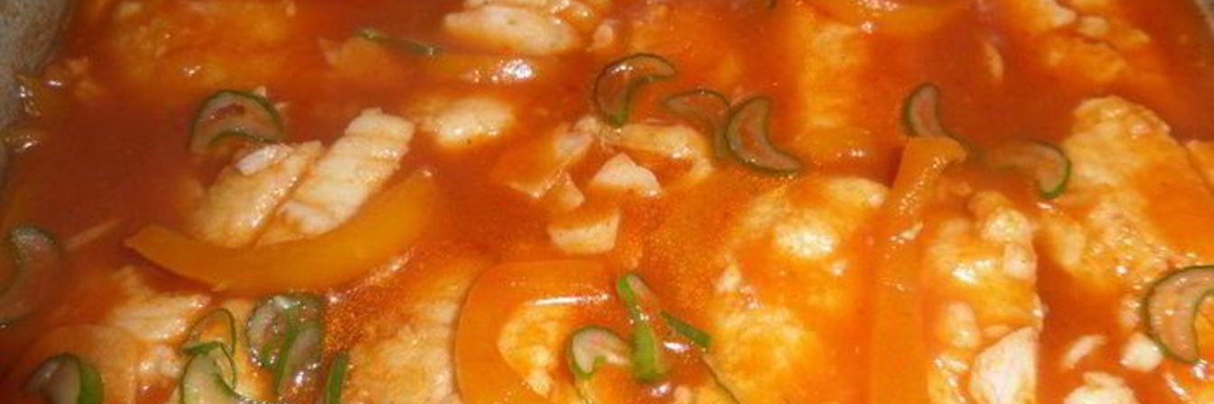 Филе хека в томатном соусе