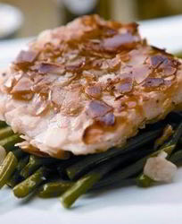 Филе судака в миндальной панировке