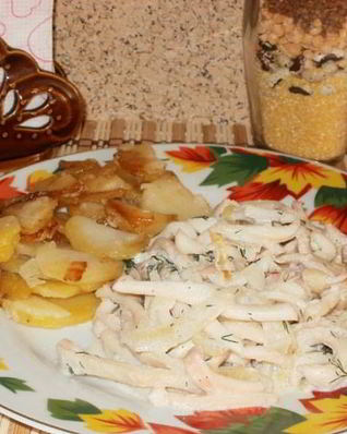 Кальмар, тушенный в сметане