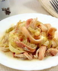 Кальмары, тушенные в мультиварке