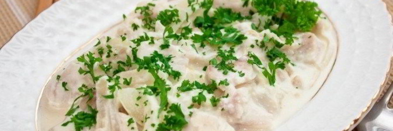 Камбала, тушеная в сметане