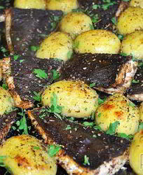 Камбала, запеченная с картофелем