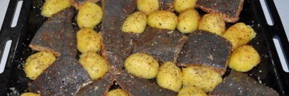 камбала, запеченная с картофелем