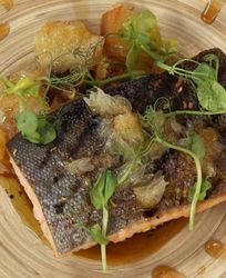 Карельская форель с соком помело и кабачками