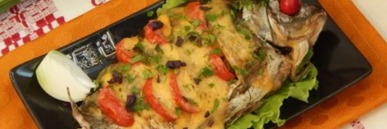Карп запеченный с овощами