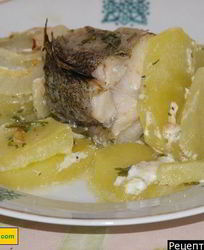 Хек запеченный с картофелем и сыром