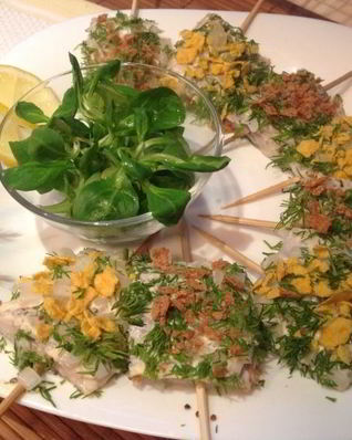 Хрустящая селедка на шпажках