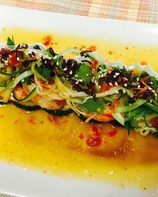 Креветки с цукини в сладком соусе чили