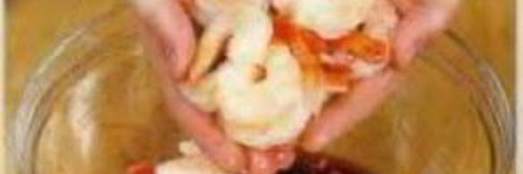 креветки, жаренные на ветках розмарина