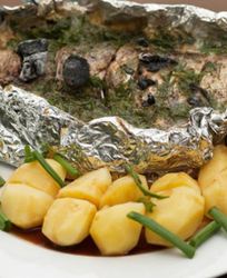 Лещ, запеченный в яйце с укропом