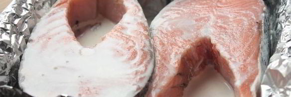 лосось под икорно-сливочным соусом