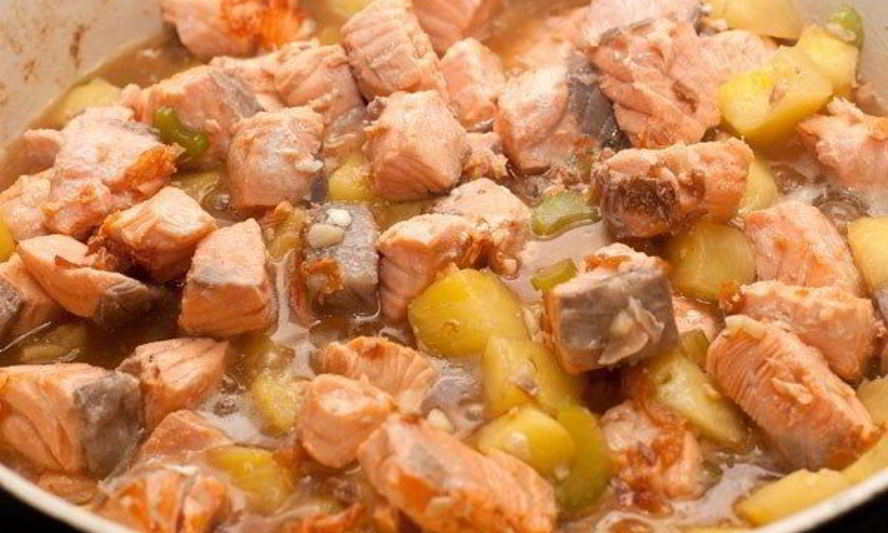 Рецепт лосося с ананасами под соусом