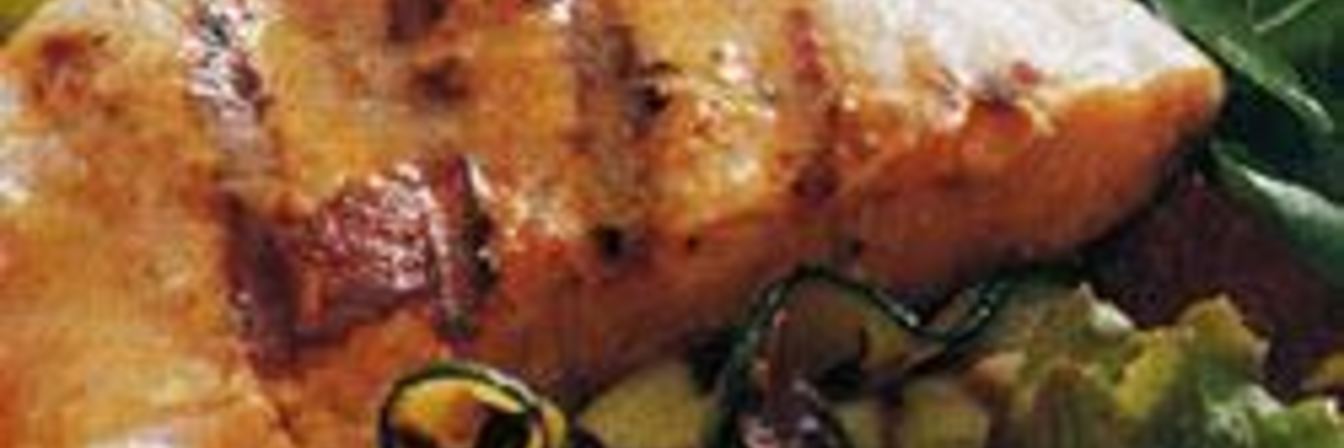 Лосось с цуккини и грецкими орехами