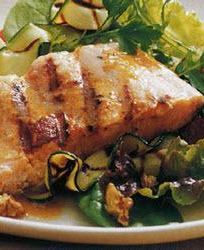 Лосось с цуккини и грецкими орехами