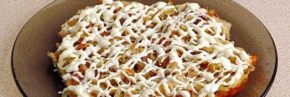 минтай с жареным луком под майонезом