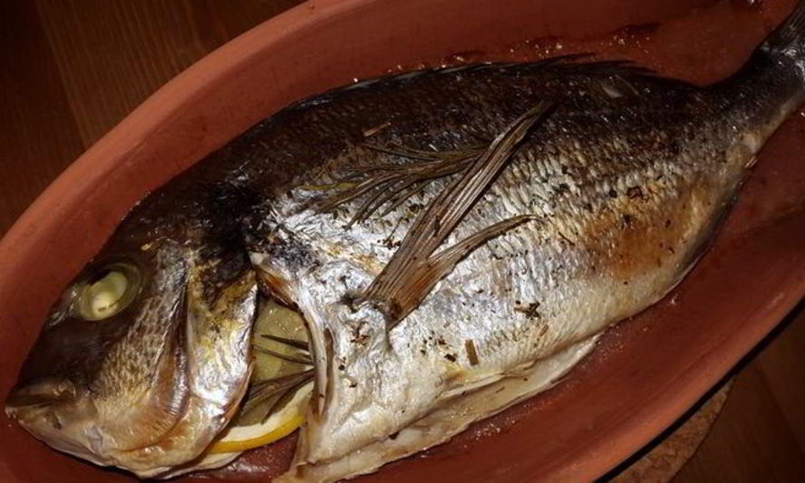 Рецепт морского леща, запеченного с розмарином, лимоном и имбирем
