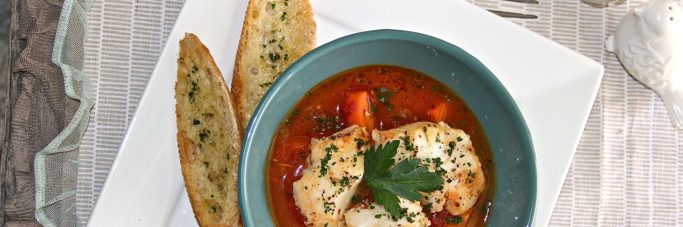 Морской окунь с овощным рагу