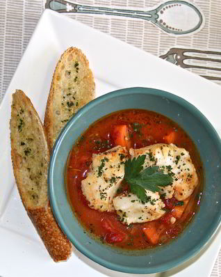 Морской окунь с овощным рагу