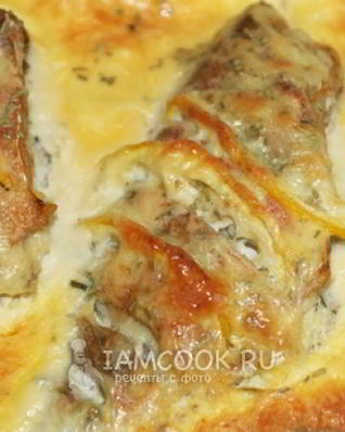 Морской окунь в сырном соусе