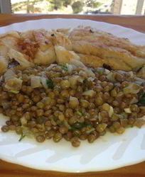 Обжаренная треска с чечевицей