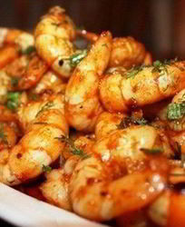 Острые креветки с лимоном в чесночном соусе