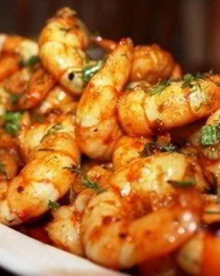 Острые креветки с лимоном в чесночном соусе