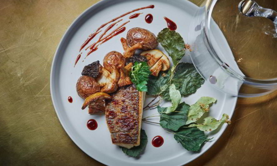 Рецепт речной форели на гриле с липой и лесными грибами