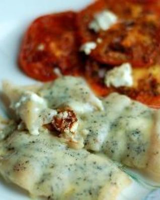 Рыба с голубым сыром и жареными помидорами