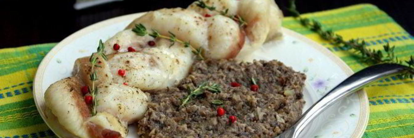 Рыбная косичка, запеченная в духовке с черным соусом