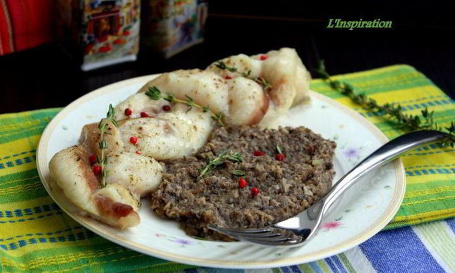 Рецепт рыбной косички, запеченной в духовке с черным соусом