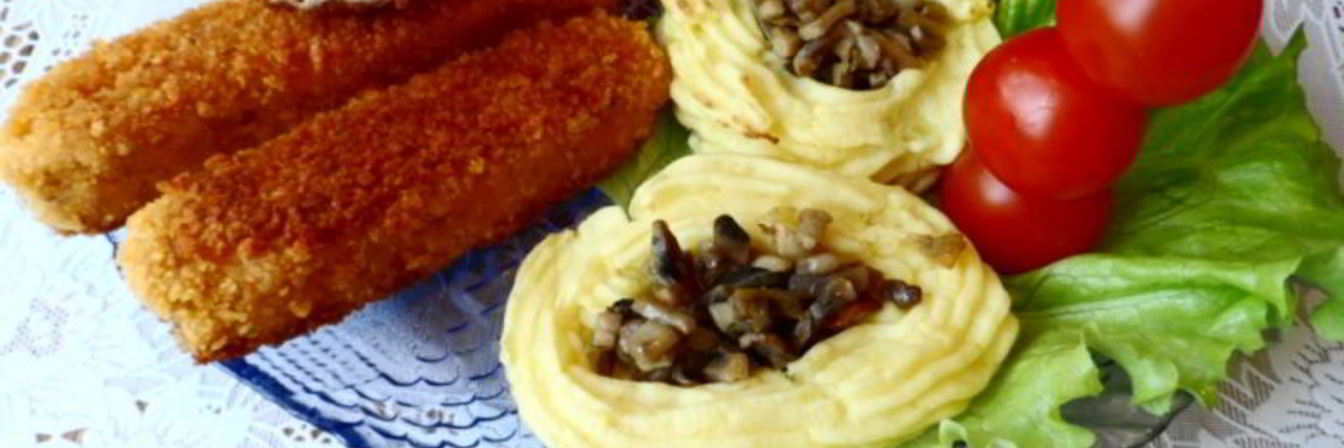 Рыбные палочки с картофелем и грибами