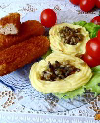 Рыбные палочки с картофелем и грибами