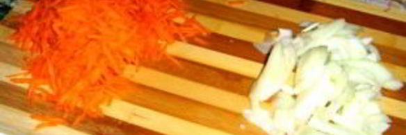 щука, тушенная с морковью и луком