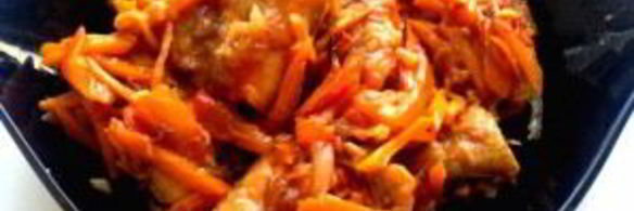 щука, тушенная с морковью и луком