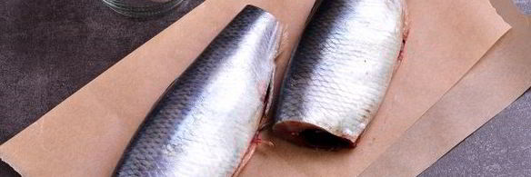 сельдь в икорном соусе