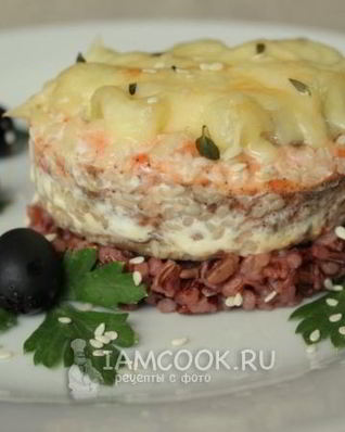 Семга запеченная с ананасом и сыром