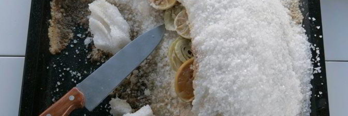 Семга, запеченная в соли