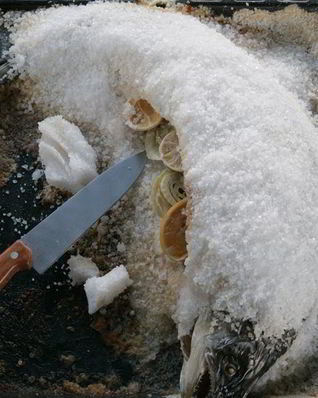 Семга, запеченная в соли