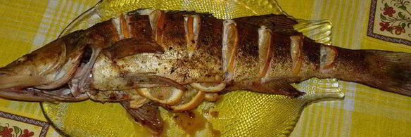 судак с лимоном и луком