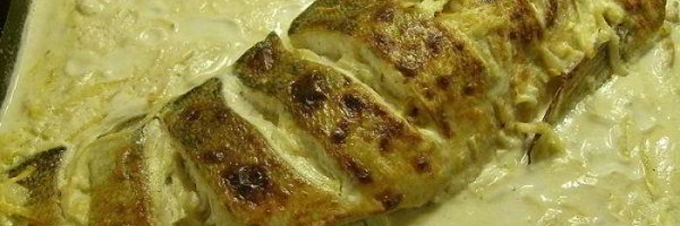 Судак в духовке под сметанным соусом