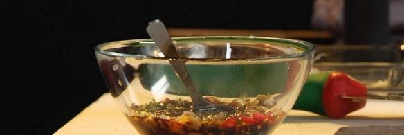 тунец с острой сальсой и салатным миксом