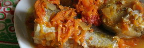 тушеный хек с овощами