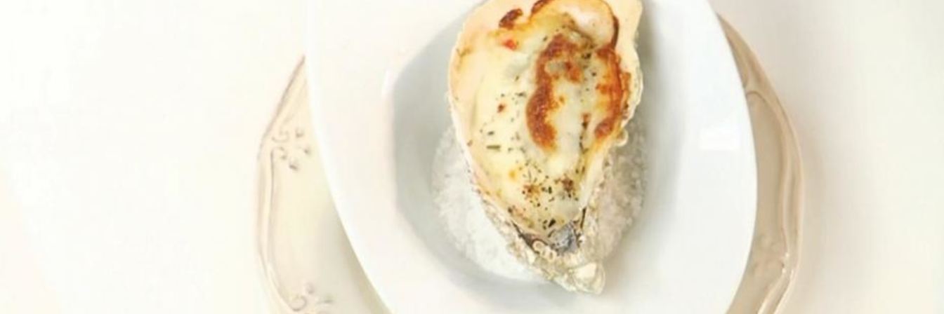 Устрицы, гратинированные под сыром моцарелла