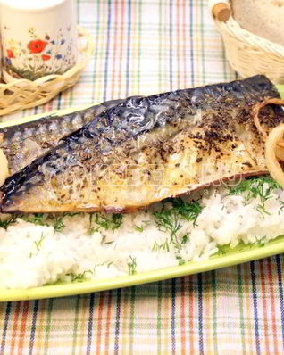 Запеченная скумбрия с рисом