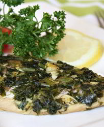 Запеченное рыбное филе с чесноком, петрушкой и орегано