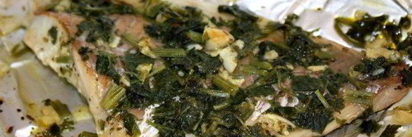 запеченное рыбное филе с чесноком, петрушкой и орегано