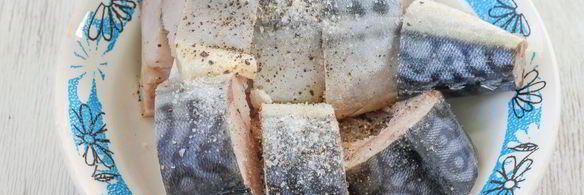 жареная скумбрия на сковороде