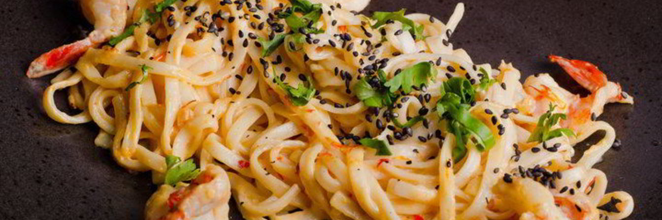 Шафрановая лапша с креветками