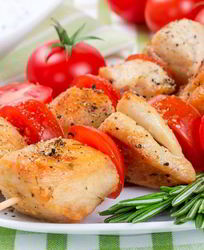 Домашний шашлык из курицы с помидорами
